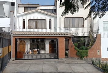 Casa en  Calle Paseó Del Prado 267, La Molina, Perú