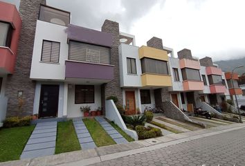 Casa en  Manuel Córdova Galarza 1-78, Pomasqui, Quito, Ecu