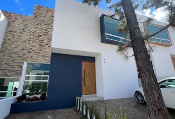 Casa en fraccionamiento en  Vistas Altozano, Bosque Monarca, Michoacán, México