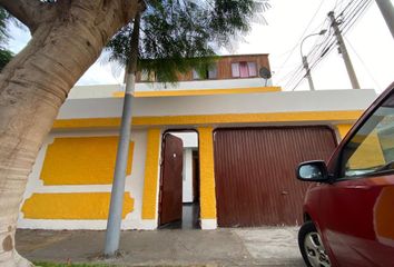 Casa en  Los Poetas 400, Lima, Perú