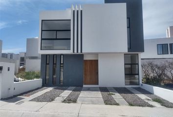 Casa en condominio en  Paseo De Zinnia Pte., Zakia, Querétaro, México