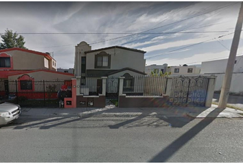 Casa en  Calle Pino, Lourdes, Saltillo, Coahuila De Zaragoza, México