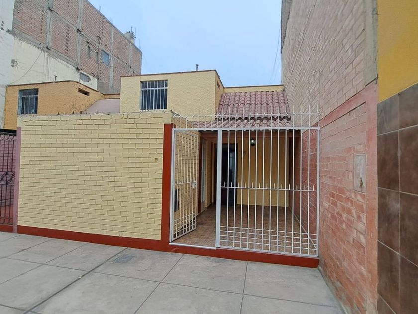 Casa en venta Urbanización Los Precursores, Santiago De Surco, Perú