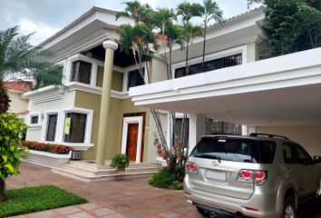 Casa en  R3p5+m8v, Dr Luis Alfredo Temoche Bermeo, Guayaquil 090904, Ecuador