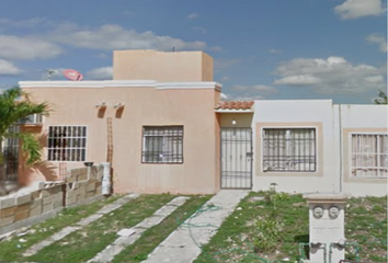 Casa en  Calle Malva 17, Misión De Las Flores, Las Palmas 1, Playa Del Carmen, Quintana Roo, México