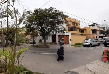 Casa en  Jirón Cosmos 256, Santiago De Surco, Perú