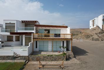 Casa en  Punta Corrientes, Cerro Azul, Perú