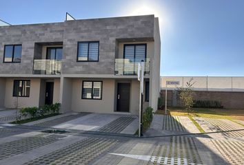 Casa en  Calle Josefa Ortiz De Domínguez, Santa Maríasan Francisco, San Mateo Atenco, México, 52104, Mex