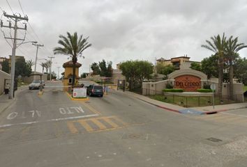 Casa en fraccionamiento en  Calle Del Laurel, Urbiquinta Del Cedro, Tijuana, Baja California, México