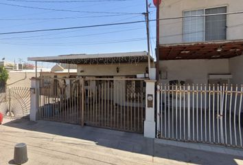 Casa en  Avenida Magisterio, Carbajal, Mexicali, Baja California, México