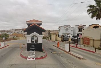 Casa en fraccionamiento en  Boulevard Paseo Del Alamo 4640, Urbiquinta Del Cedro 2da. Seccion, Portico De San Antonio, Baja California, México