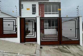 Casa en  Avenida Del Cooperativismo, Santo Domingo, Ecuador