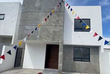 Casa en  Zákia Querétaro, Paseos De Zakia Poniente, Santiago De Querétaro, Querétaro, México