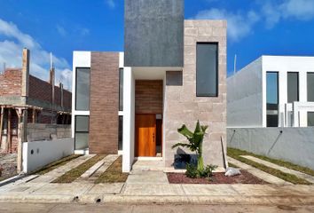 Casa en fraccionamiento en  Residencial Las Higueras, Boulevard Riviera Veracruzana, Veracruz, México