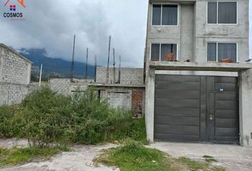 Casa en  7q96+xj Ilumán, Ecuador