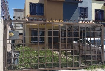 Casa en condominio en  Calle Del Álamo, Fraccionamiento Villa Del Cedro 2, Tijuana, Baja California, 22564, Mex
