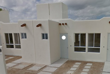 Casa en  Avenida Azulejos, Villas Del Sol, Playa Del Carmen, Quintana Roo, México