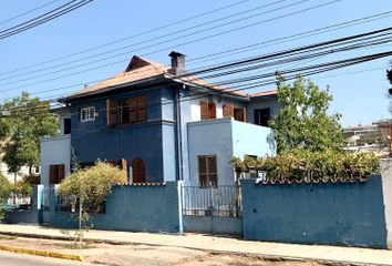Casa en  Fernández Concha, Ñuñoa, Chile