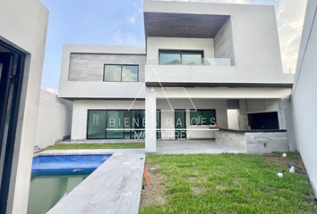 Casa en  Granadas De Laderas, Mutualista, Camino Al Círculo Mercantil, Granadas De Laderas, Monterrey, Nuevo León, México