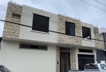 Casa en  Av. 24 De Mayo & Calle 5, Manta, Manabí, Ecuador