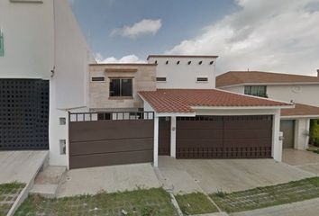 Casa en  Calle Cordillera Cantabrica, Residential Las Cumbres, Real Del Bosque, Xalapa-enríquez, Veracruz, México