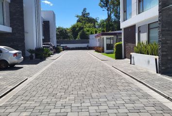 Casa en  Calle Norberto Salazar, Tumbaco, Quito, Ecu