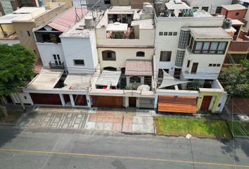 Casa en  Calle Las Cataratas 101-199, Cuadra 1, Ur. Las Viñas (las Viñas De La Molina Vieja), La Molina, Lima, 15024, Per