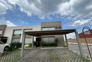 Casa en condominio en  Residencial Bosque De Las Fuentes, Avenida Calimaya, San Andrés Ocotlán, Estado De México, México