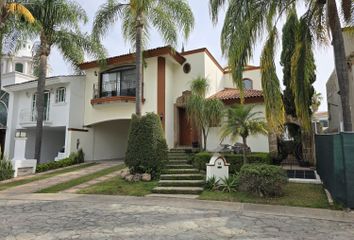 Casa en fraccionamiento en  P.º San Arturo Ote. 791, Valle Real, 45019 Zapopan, Jal., México