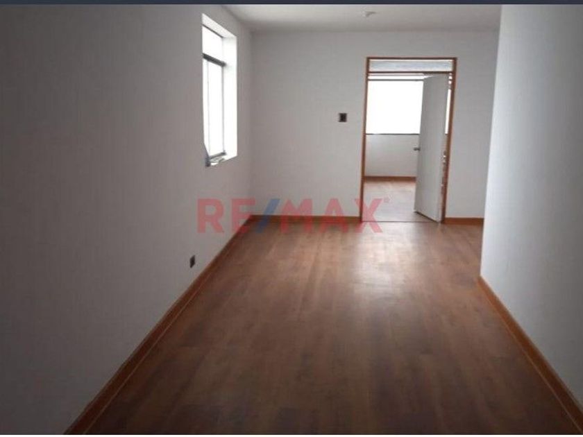 venta Oficina en Santiago de Surco, Lima (RL1052021)