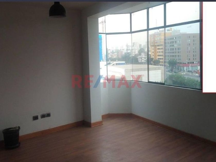 venta Oficina en Santiago de Surco, Lima (RL1052021)
