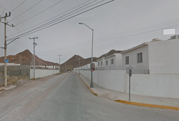 Casa en  Calle Ribereña De Urumea, Chihuahua, México