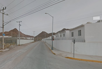 Casa en  Calle Ribereña De Urumea, Chihuahua, México