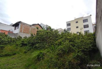 Terreno Comercial en  Calle De Los Guayacanes 2-159, Quito, Ecu
