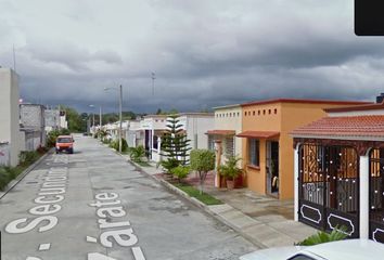 Casa en  Calle Secundino Caraveo Zárate, Villa Maya, Comalcalco, Tabasco, México