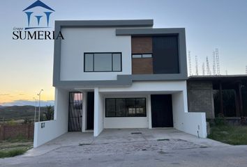 Casa en  Altozano El Nuevo Chihuahua, Hacienda De Los Morales, Chihuahua, México