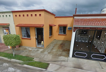 Casa en  Calle Secundino Caraveo Zárate, Villa Maya, Comalcalco, Tabasco, México