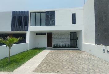 Casa en fraccionamiento en  Lomas De La Rioja, Boulevard Lomas De La Rioja Sm Fraccionamiento, Veracruz, México