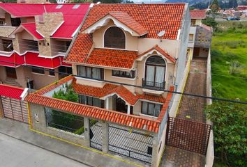 Casa en  425p+c35, Avenue Cumandá, Cuenca, Ecuador