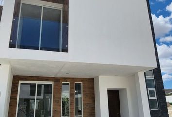 Casa en  Residencial La Cascada, Heroico Colegio Naval, Pachuca, Hgo., México