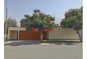 Casa en  Urbanización El Golf De Huampaní, Lurigancho-chosica, Perú