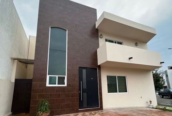 Casa en fraccionamiento en  Calle Sierra Del Fresno, Fraccionamiento Sierra Nogal, León, Guanajuato, 37293, Mex