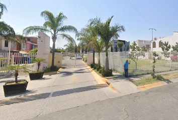 Casa en condominio en  San Camilo, Parques Del Palmar, Santa Cruz Del Valle, Jalisco, México
