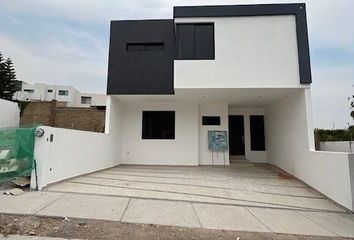 Casa en fraccionamiento en  Lomas De Punta Del Este, Fracciones Jesús María, León, Guanajuato, 37296, Mex