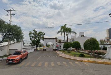 Casa en  Privada De Los Portones Juriquilla, Boulevard Fray Antonio De Monroy E Hijar, Privada De Los Portones, Juriquilla, Querétaro, México