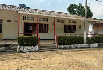 Casa en  Centro Vacacional Jorge Enrique Daza, Carmen De Apicalá, Tolima, Colombia