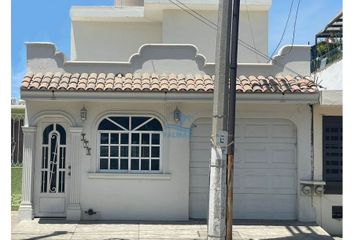 Casa en  Av Sta Rosa, Burócratas, Mazatlán, Sinaloa, México