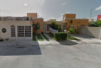 Casa en fraccionamiento en  Calle Malva 76, Misión De Las Flores, Las Palmas 1, Playa Del Carmen, Quintana Roo, México