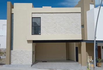 Casa en fraccionamiento en  Residencial Campo Azul, Prolongación Calzada De Guadalupe, San Luis Potosí, México