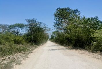 Lote de Terreno en  Calle 30, Yaxkukul, Yucatán, 97348, Mex